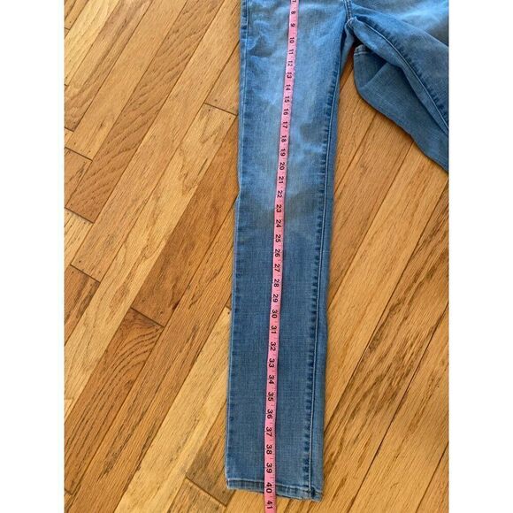 Levi's 312 Shaping Slim light wash juniors mid rise skinny jeans size 25 - Picture 9 of 9